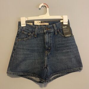 NWT Levi’s 80s Mom Jean Shorts Dark Wash